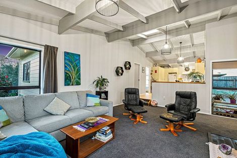 Photo of property in 12 Peterhouse Place, West Harbour, Auckland, 0618