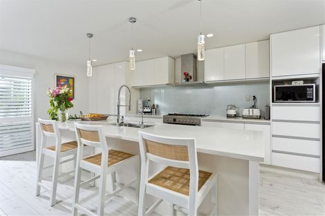 Photo of property in 52a Matipo Road, Mairangi Bay, Auckland, 0630