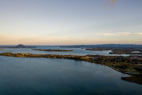 Photo of property in 21 Omokoroa Road, Omokoroa, 3114