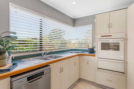 Photo of property in 23 Greenwood Place, Fitzherbert, Palmerston North, 4410