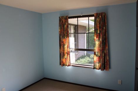 Photo of property in 48 Bellingham Place, Avonhead, Christchurch, 8042