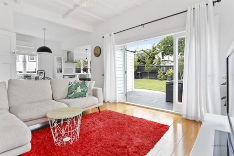 Photo of property in 4 Bowers Road, Glen Eden, Auckland, 0602