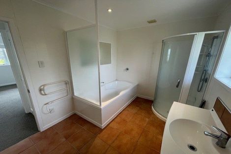 Photo of property in 2/185 Shakespeare Road, Milford, Auckland, 0620