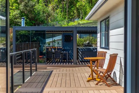 Photo of property in 76 Omapere Street, Whitby, Porirua, 5024