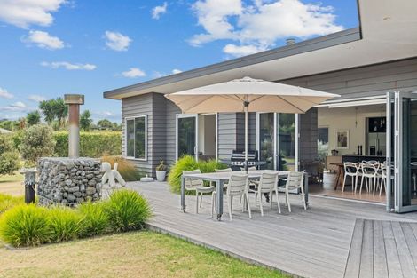 Photo of property in 4 Coral Place, Matapouri, Whangarei, 0173