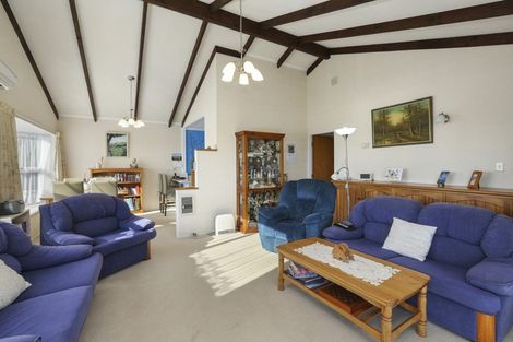 Photo of property in 28 Riversdale Drive, Merrilands, New Plymouth, 4312