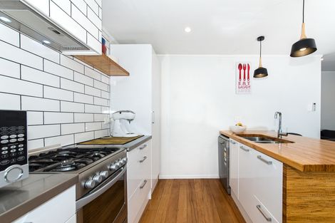 Photo of property in 34 Churchill Avenue, Manurewa, Auckland, 2102