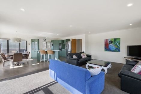 Photo of property in 2/24 Angela Place, Kinloch, Taupo, 3377