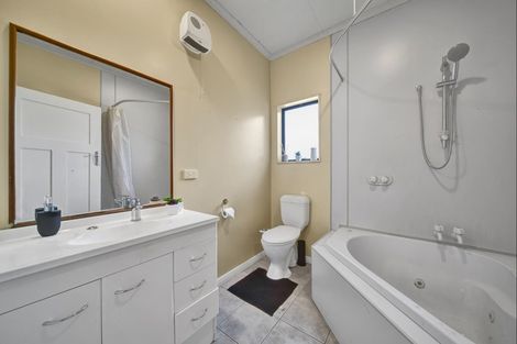 Photo of property in 28 Maratahu Street, Westown, New Plymouth, 4310