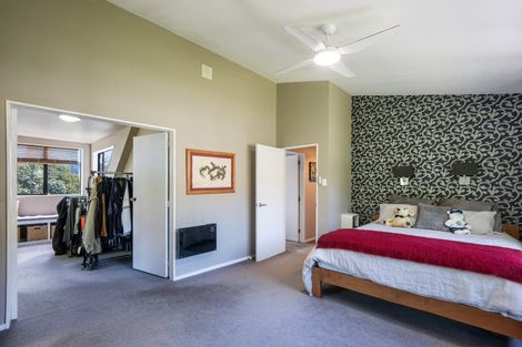 Photo of property in 70 Pinehaven Road, Pinehaven, Upper Hutt, 5019