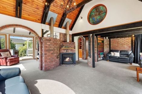 Photo of property in 5 Newnham Court, Tawa, Wellington, 5028