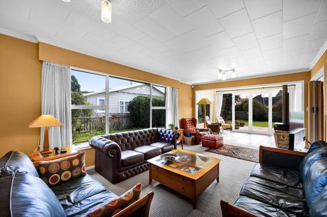 Photo of property in 27 Cameron Street, Hawera, 4610