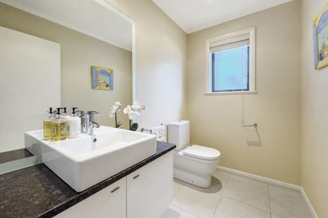 Photo of property in 10 Ronaki Road, Mission Bay, Auckland, 1071