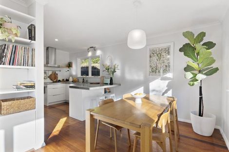 Photo of property in 40 Rona Street, Eastbourne, Lower Hutt, 5013