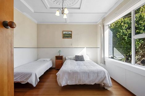 Photo of property in 1 Queens Road, Glen Avon, New Plymouth, 4312