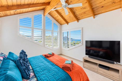 Photo of property in 400 Onemana Drive, Onemana, Whangamata, 3691