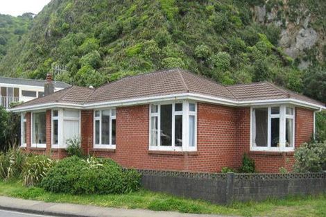 Photo of property in 71 Breaker Bay Road, Breaker Bay, Wellington, 6022