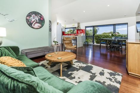 Photo of property in 2/982 East Coast Road, Northcross, Auckland, 0632
