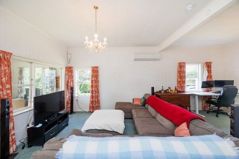 Photo of property in 30 Ngahina Street, Marton, 4710