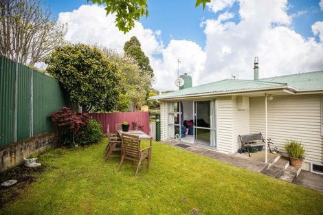 Photo of property in 5 Oranga Street, Marfell, New Plymouth, 4310