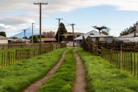 Photo of property in 69 Iredale Road, Hawera, 4610