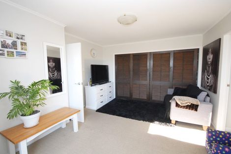 Photo of property in 1/134 Aberdeen Road, Campbells Bay, Auckland, 0620