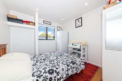 Photo of property in 34 Churchill Avenue, Manurewa, Auckland, 2102