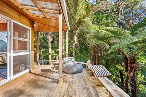 Photo of property in 35 Clinton Road, Tawharanui Peninsula, Matakana, 0986