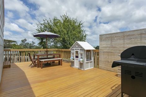 Photo of property in 1/10 Oreil Avenue, West Harbour, Auckland, 0618