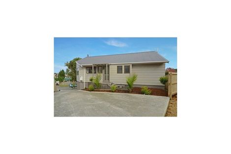 Photo of property in 33 Glen Vista Place, Bayview, Auckland, 0629