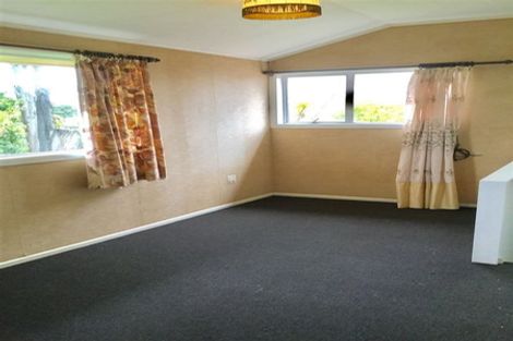Photo of property in 10 Boler Place, New Lynn, Auckland, 0600