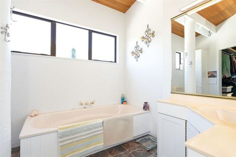 Photo of property in 2 Tahi Road, Paraparaumu Beach, Paraparaumu, 5032