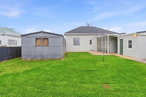 Photo of property in 17 Burns Street, South Dunedin, Dunedin, 9012