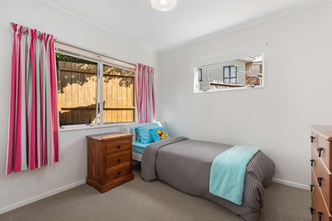 Photo of property in 1/16 Midgley Road, West Harbour, Auckland, 0618