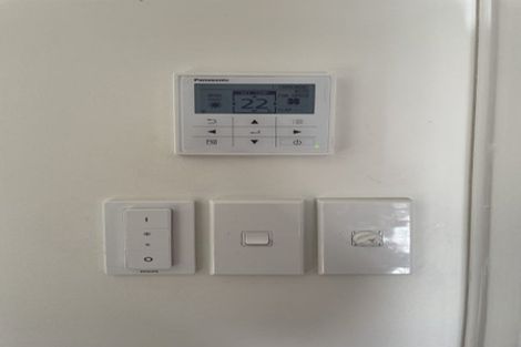 Photo of property in 28 Harbour View Road, Te Atatu Peninsula, Auckland, 0610