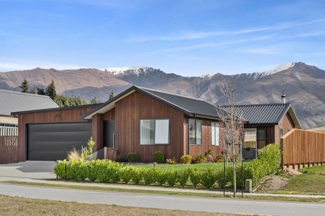 Photo of property in 4 Robrosa Street, Wanaka, 9305