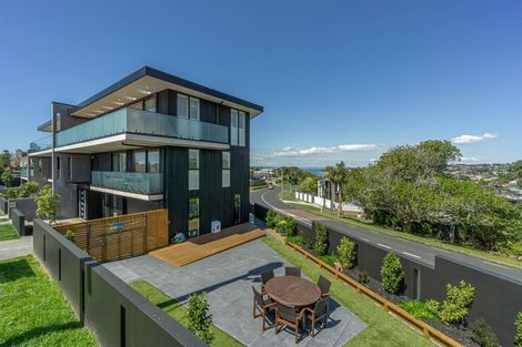 Photo of property in 11a Montgomery Avenue, Rothesay Bay, Auckland, 0630