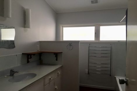 Photo of property in 62 Braemar Road, Castor Bay, Auckland, 0620