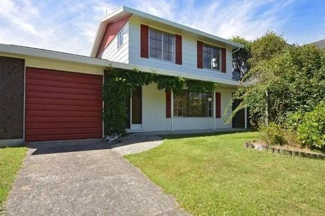 Photo of property in 35 Waitawa Place, Lynmore, Rotorua, 3010