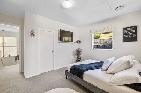 Photo of property in 74 Awanui Street, Merrilands, New Plymouth, 4312