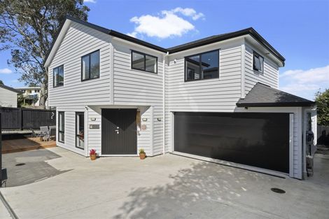 Photo of property in 7a Halcombe Place, Green Bay, Auckland, 0604