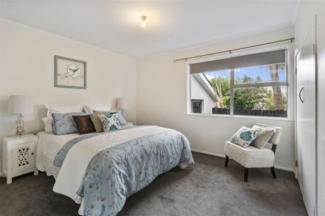Photo of property in 1/32 Manuka Road, Glenfield, Auckland, 0629