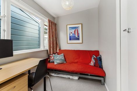 Photo of property in 14 Edinburgh Terrace, Berhampore, Wellington, 6023
