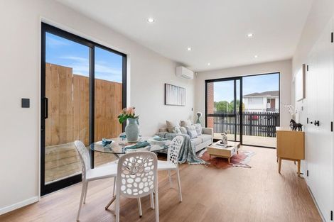 Photo of property in 121d Reeves Road, Pakuranga Heights, Auckland, 2010