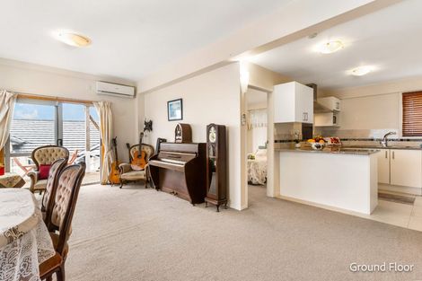 Photo of property in 42 Ellesmere Crescent, Pakuranga Heights, Auckland, 2010