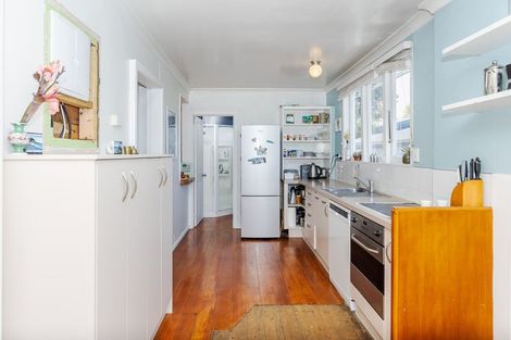 Photo of property in 2 Smith Street, Raglan, 3225