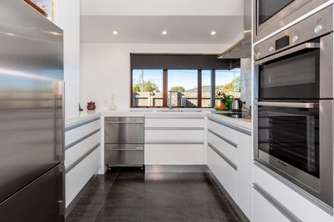 Photo of property in 120 Avondale Road, Taradale, Napier, 4112