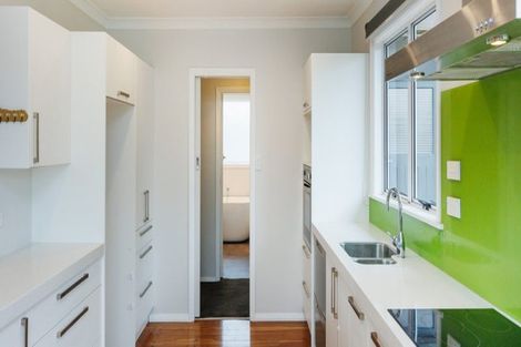 Photo of property in 4 Eton Place, Terrace End, Palmerston North, 4410