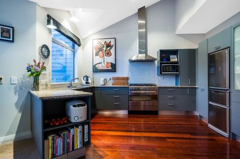 Photo of property in 11 Curnow Way, Kaiwharawhara, Wellington, 6035