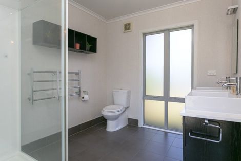 Photo of property in 27 Loch Views Road, Acacia Bay, Taupo, 3385